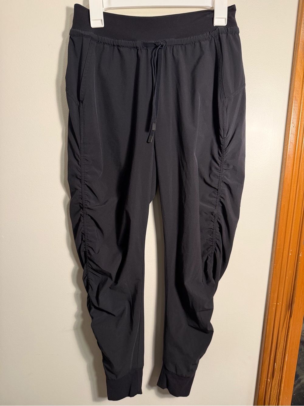 Athleta Black Attitude Ruched Jogger Pants Lightweight Travel Size 2
